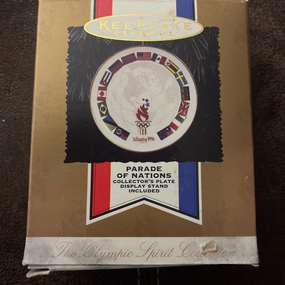 1996 Atlanta Olympics Parade of Nations Hallmark Keepsake Ornament display stand - Picture 1 of 4